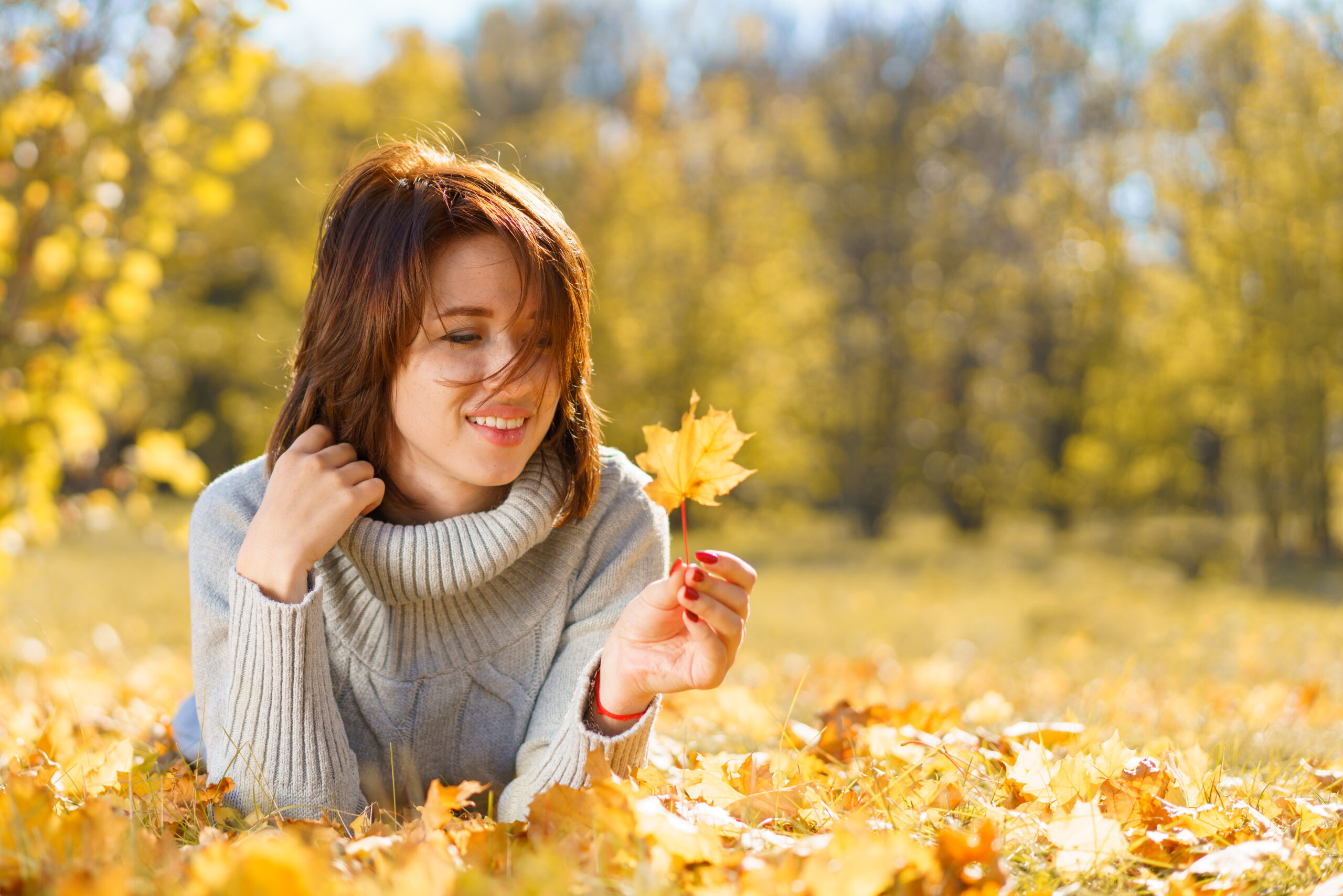 happy-woman-in-autumn-season-relax-brunette-girl-2022-11-17