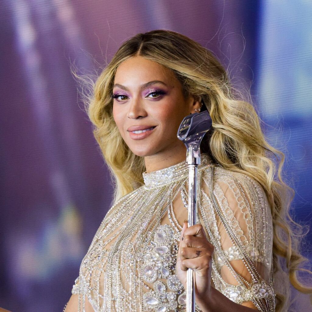 Beyoncé is a singer, pioneer and influencer in the world of beauty