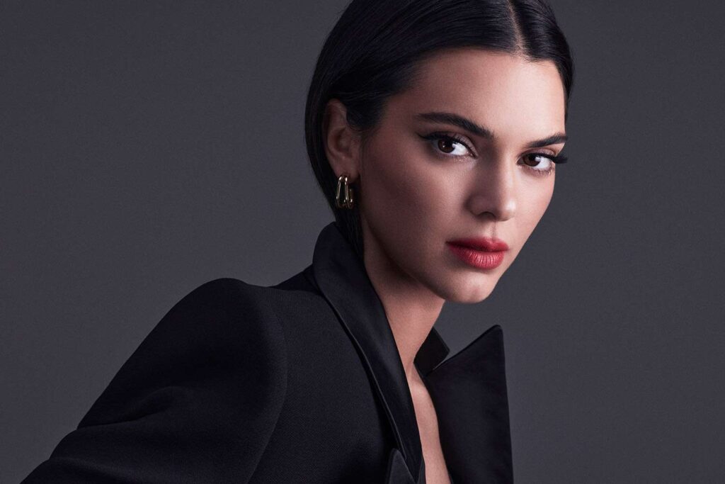 Kendall Jenner, supermodel in a black dress