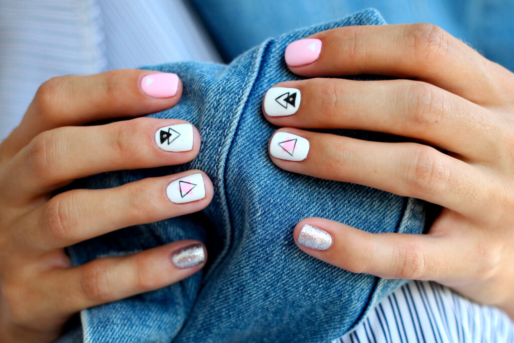 female-hands-with-a-beautiful-manicure-on-a-jeans-2022-10-20