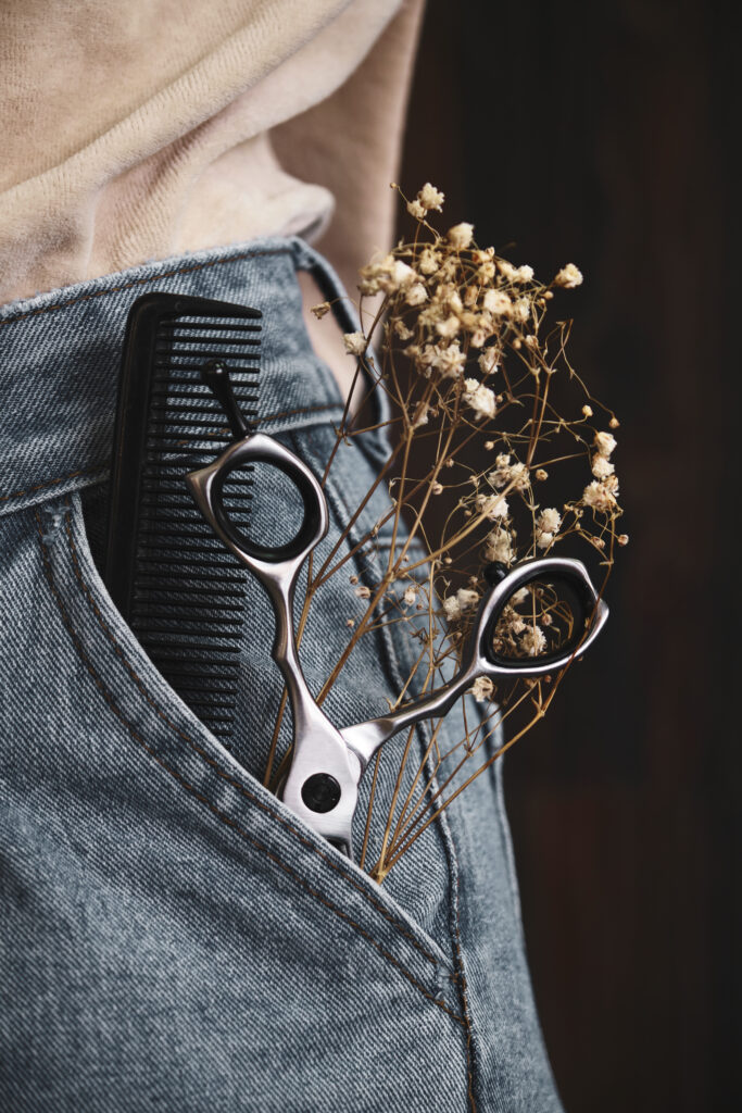 hairdressing-tools-close-up-in-jeans-with-flowers-2022-09-29