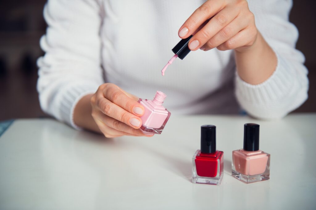 nail-polish-applying