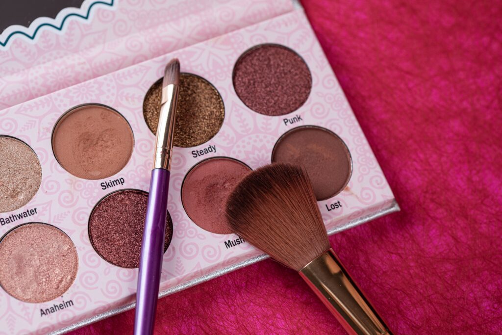 Different eyeshadow finishes, such as matte, shimmer, glitter, metallic and satin eyeshadows