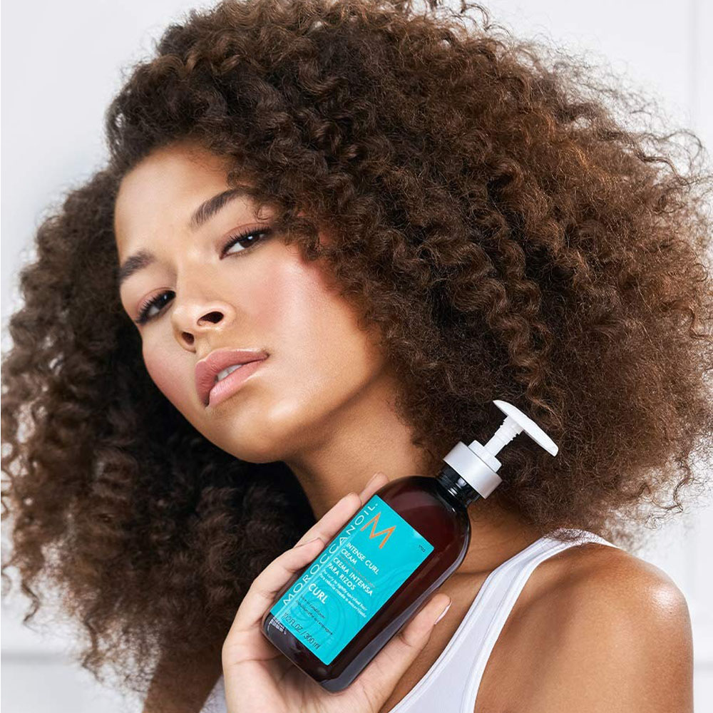 Moroccanoil Intense Curl Cream
A leave-in curl conditioner infused with argan oil to provide intense hydration and fight frizz, leaving curls defined and refreshed. For wavy to curly hair.