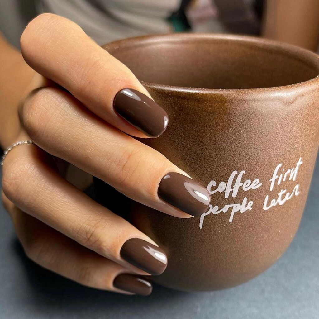 Black Friday is here and our nails match the coffee we need to tackle the deals! Achieve the look with CND shade Leather Goods