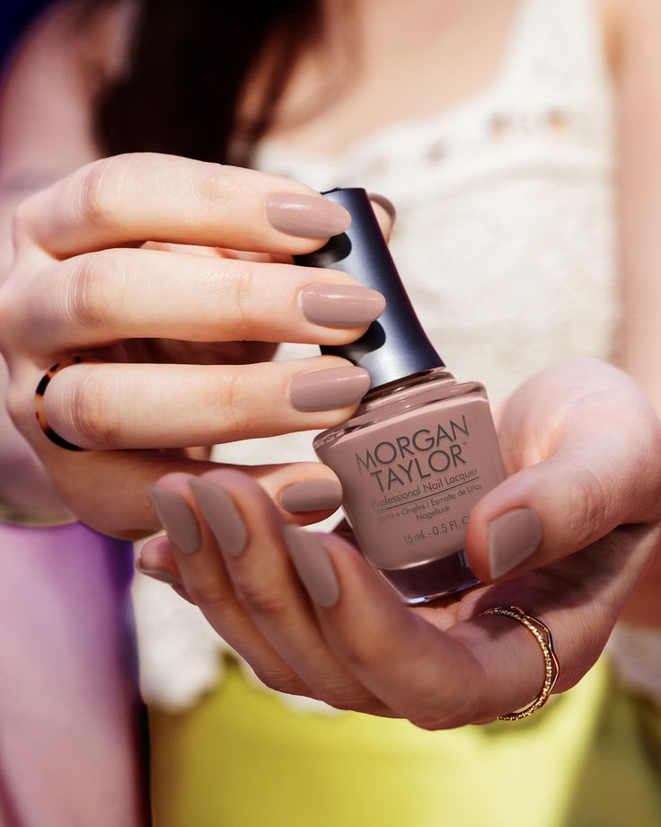 Morgan Taylor, nail lacquer. nail polish bottle. Morgan Taylor Nail Lacquer Shade. Morgan Taylor nail lacquer bottle.