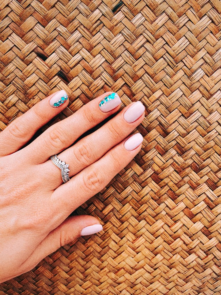 summer nails. blue nails. nail polish. summer manicure.